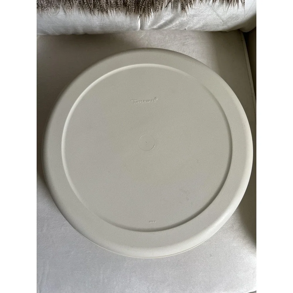 Tupperware vintage round